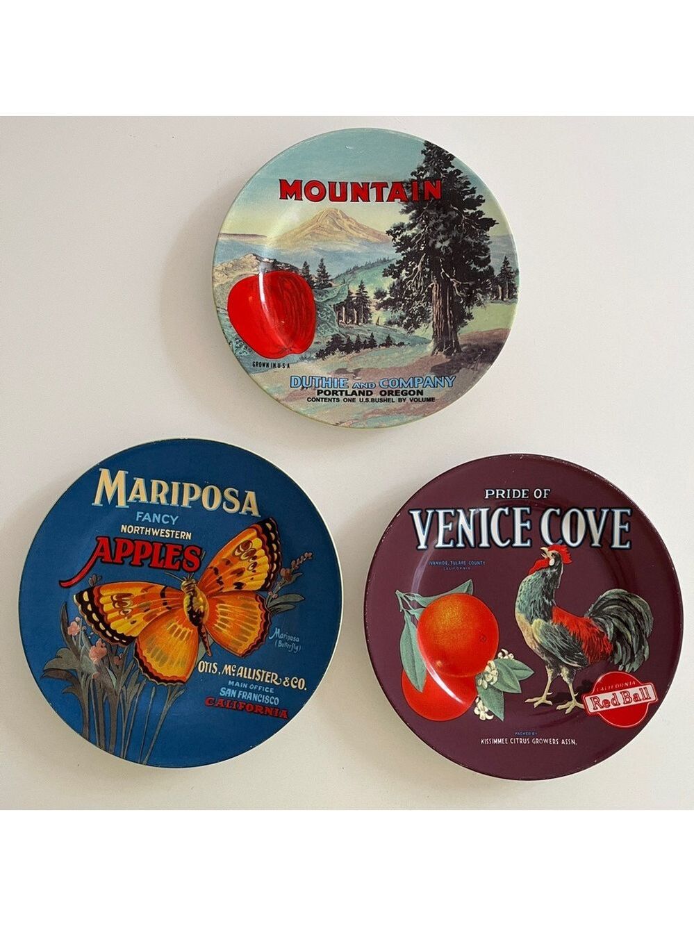 ONEIDA Vintage Label Collection Set of 3 Dessert Plates Fruit Labels Kitschy